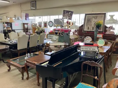 Gina's Bargain Thrift Store, Google photo 2