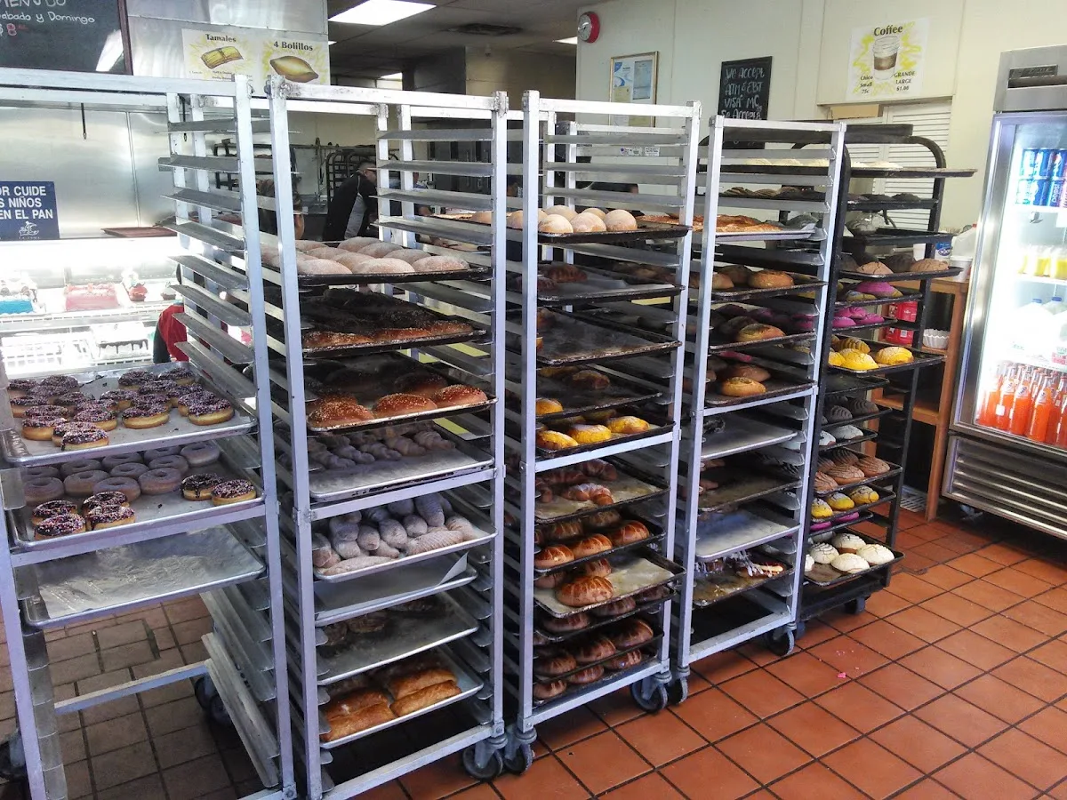 La Luna Bakery business photo