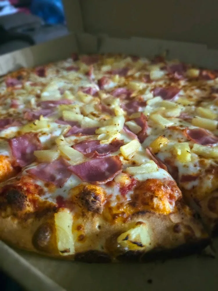 Maxwell Pizza Co Pizza in San Bernardino business photo