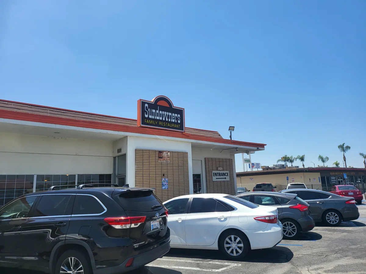 Sundowners Family Restaurant business photo